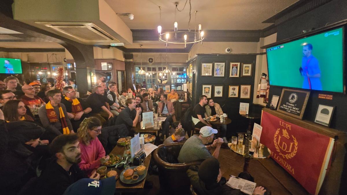 AS-Roma-Club-London-Lupi-di-Londra-Roma-Milan-UEL-18-04-2024-07