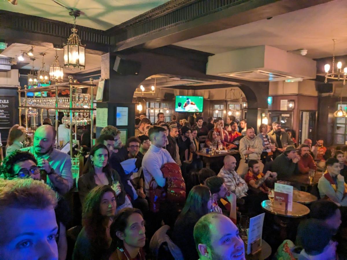 Full house per il derby al Fitzrovia Roma Club London Lupi di Londra - Lazio Roma 12/11/23